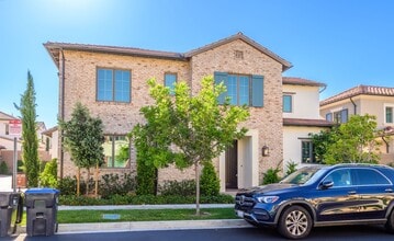 Building Photo - 3bedroom/3 bath/Gated Orchard Hill/Detache...