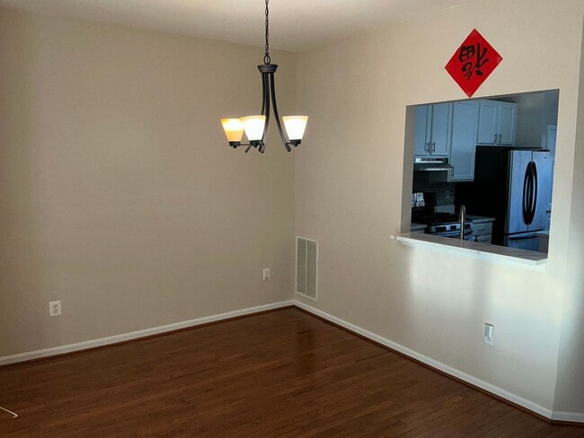 Building Photo - Very well maintained 3BR 2.5BA 3 level townhome located in the Milestone Community of Germantown