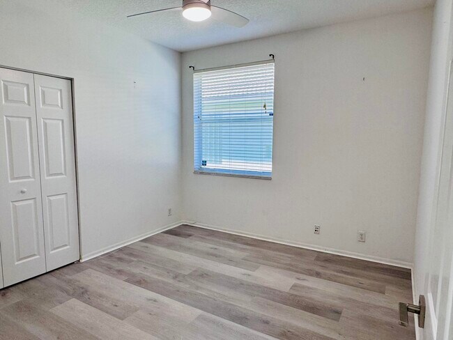 Building Photo - 9360 Cove Point Cir