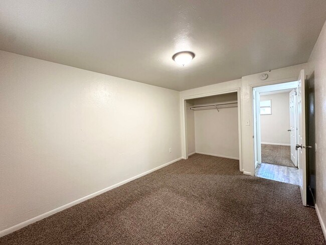 Building Photo - Charming 3-bed, 1-bath Duplex in Denver's ...