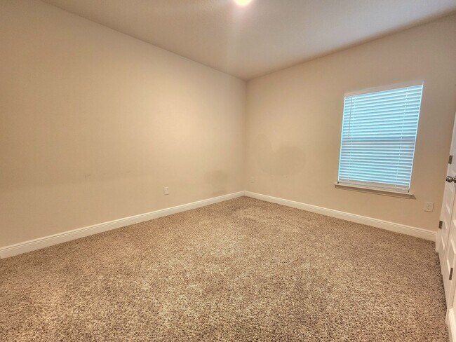 Building Photo - Antietam Lakeside Retreat: 4/2 Home in a Fun-Filled, Pool Neighborhood