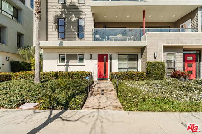 Building Photo - 12765 Bluff Creek Dr