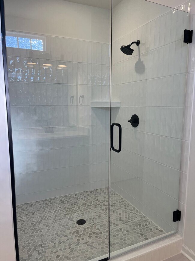 Building Photo - Beautiful New Home