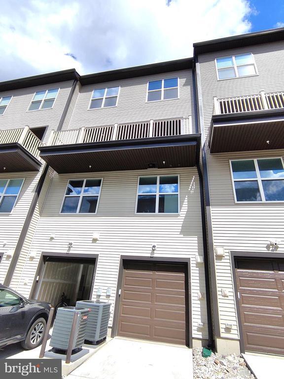 Building Photo - 5002 Longmire Wy