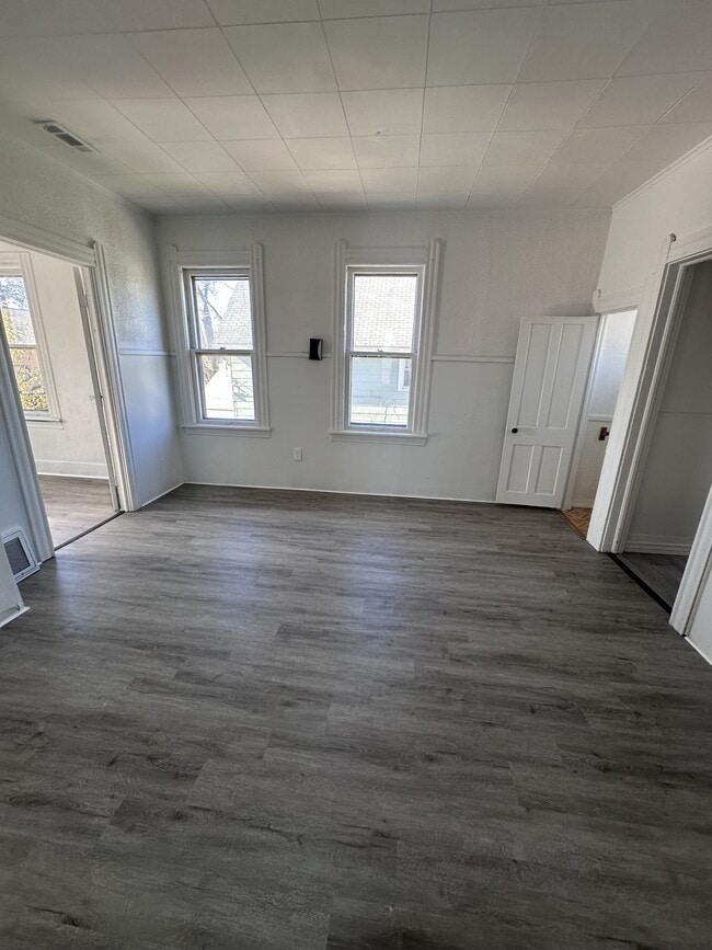 Building Photo - 223 E 27th St