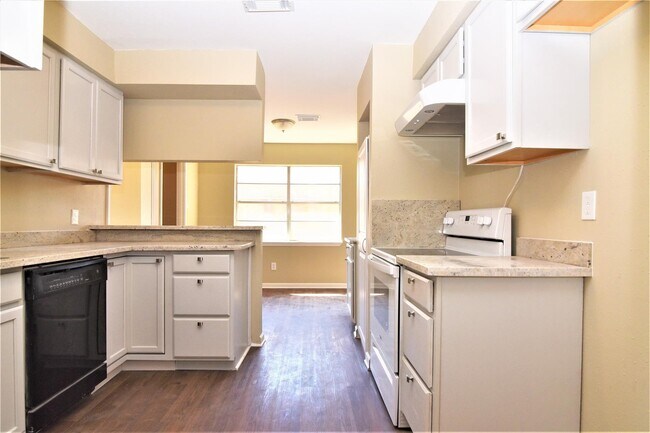 Building Photo - 3907 Almington Ln