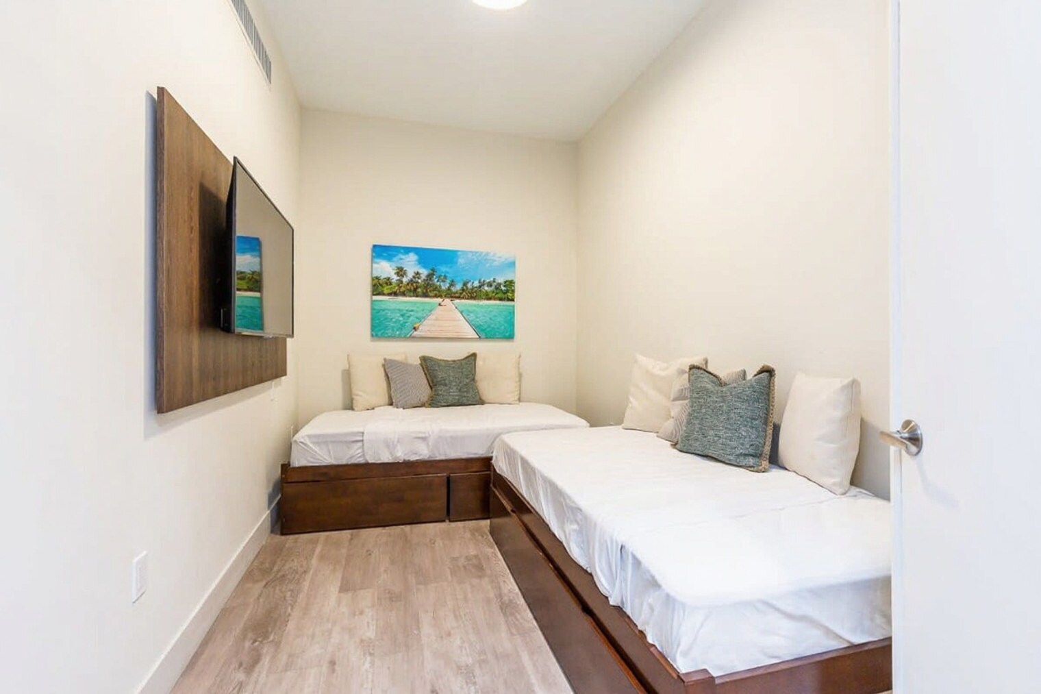 Building Photo - 777 N Ocean Dr