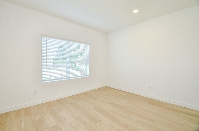 Building Photo - 2708 Pne Blf Dr