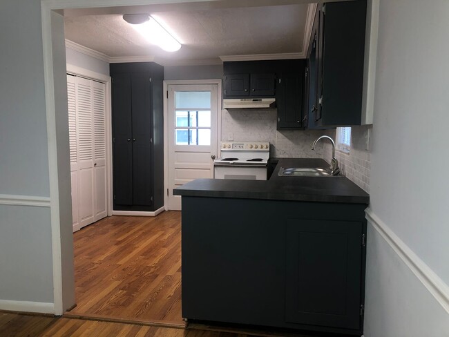 Building Photo - Updated Brick Ranch Conveniently Located