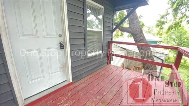 Building Photo - Beautiful 2 Bedroom 1 Bathroom Home in Ind...