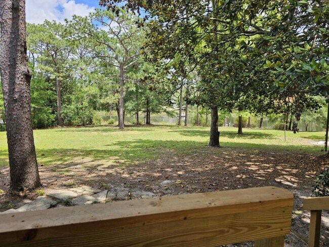 Building Photo - 661 Brookmeade Dr