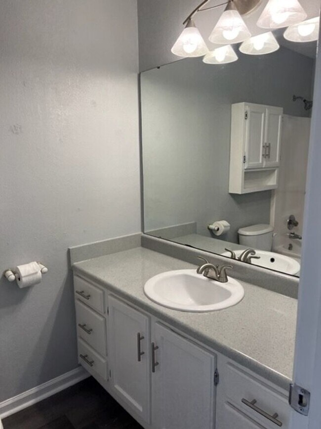 Building Photo - AVAILABLE NOW! Lawn Service is INCLUDED in...
