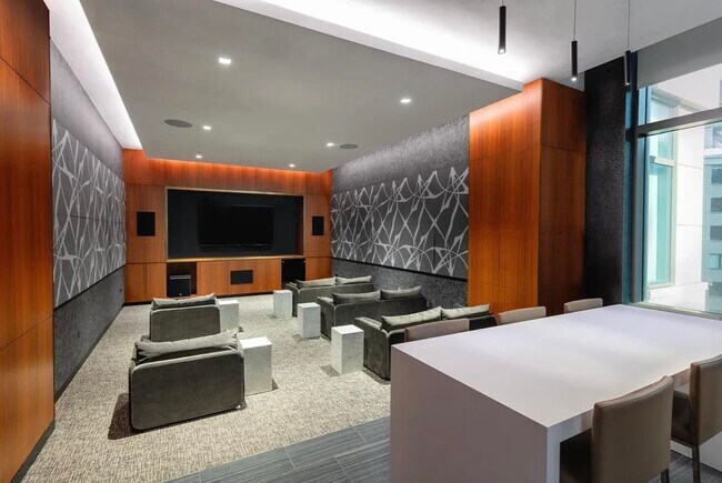 Building Photo - 99 Hudson St