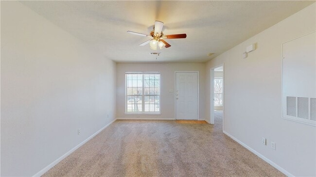 Building Photo - 1511 Hollow Hill Dr