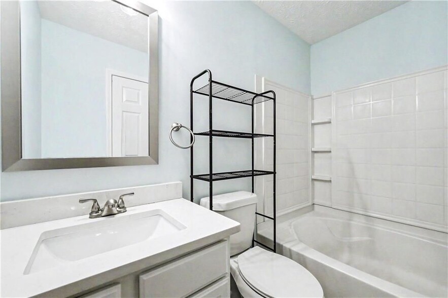 Building Photo - 5606 Union Pointe Dr