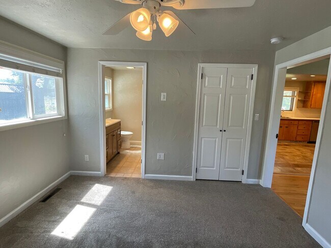 Building Photo - Cozy Mid-Century Modern on a Half Acre!