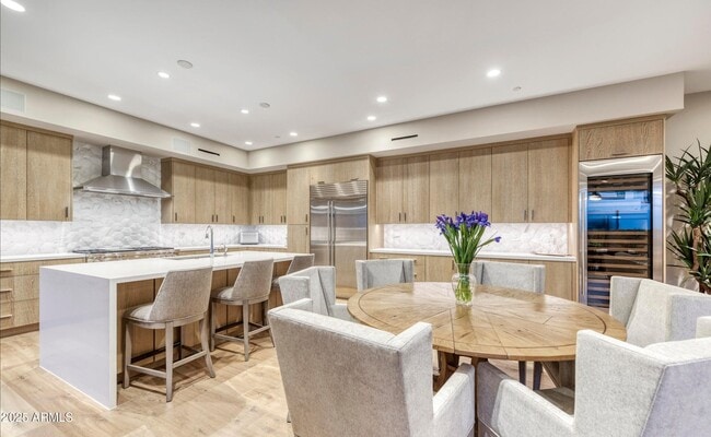 Building Photo - 5553 E Stella Ln