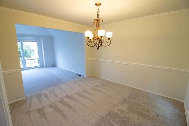 Building Photo - 4bd/2.75ba Sammamish Home