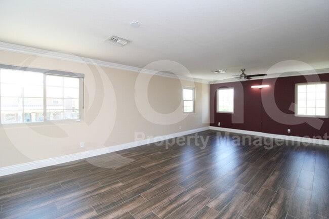 Building Photo - 2977 E Teakwood Pl