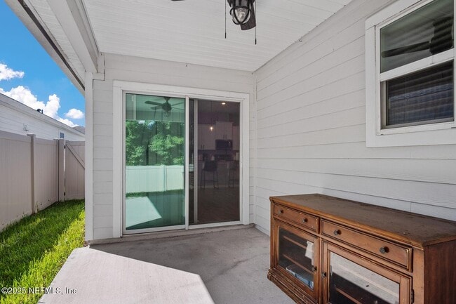 Building Photo - 11647 Pacific Dogwood Ct