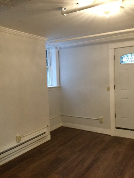 Building Photo - 144 Taber Ave