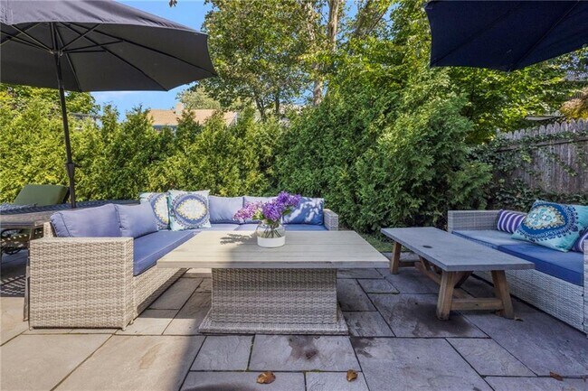 Building Photo - 36 William St