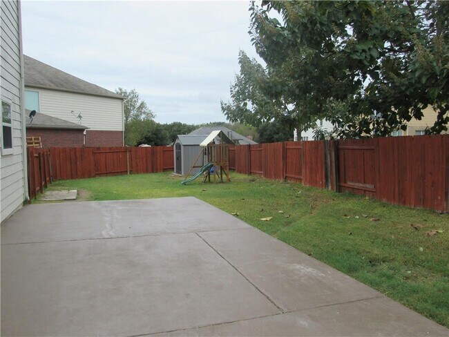 Building Photo - 2808 Red Ivy Cove