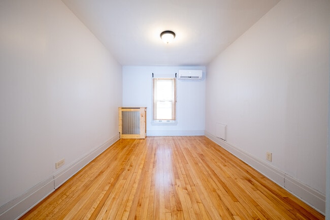 Building Photo - 918 E 17th St