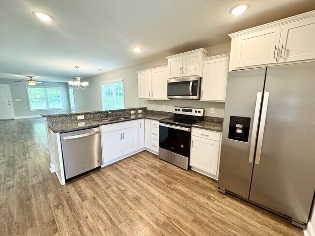 Building Photo - 3 Bedroom, 2 Bath in Conway! No HOA, Plent...