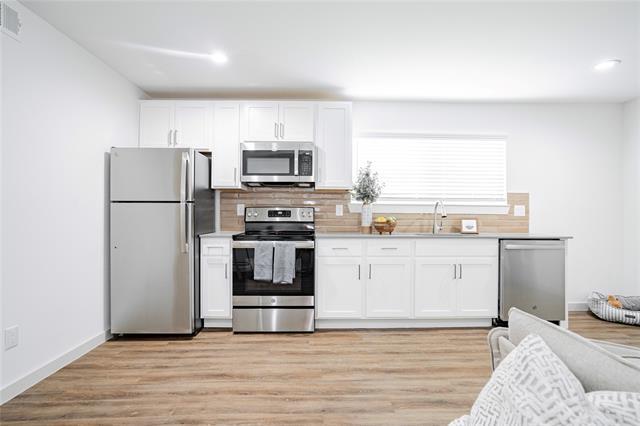 Building Photo - 125 E 8th St