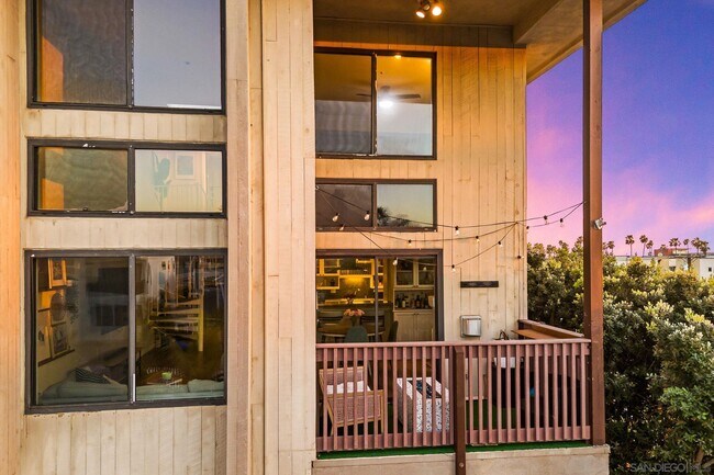 Building Photo - 881 Thomas Ave
