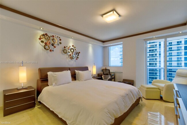 Building Photo - 3 br, 3.5 bath Condo - 4775 Collins Ave Ap...