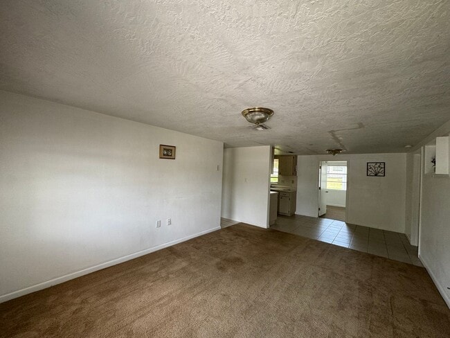 Building Photo - Two bedroom one bathroom home