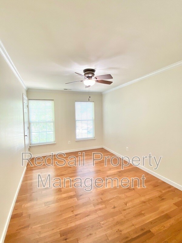 Building Photo - 303 Daniels Dr