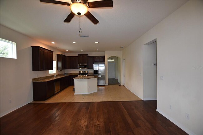 Building Photo - 708 Lake Tarpon Way