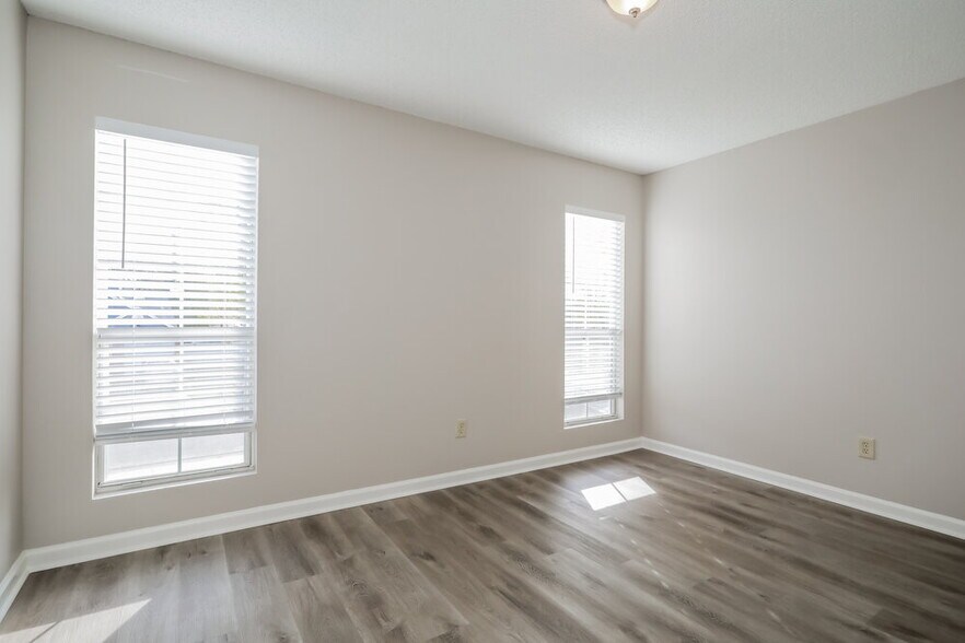 Building Photo - 588 Staffordshire Dr