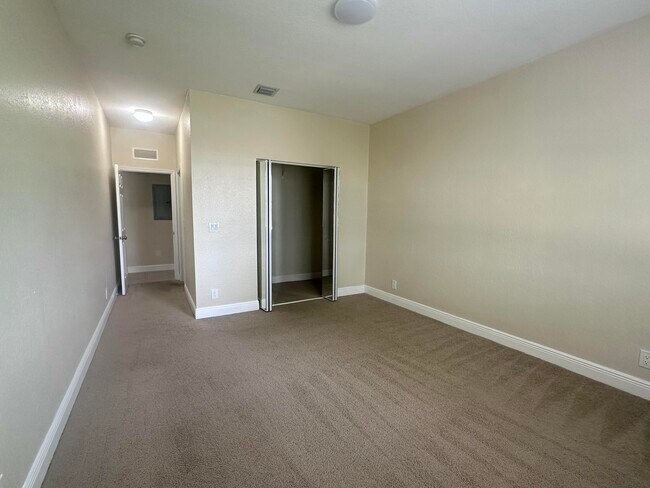 Building Photo - 3569 Forest Hill Blvd