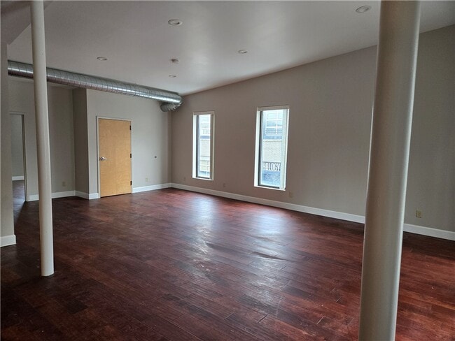 Building Photo - 320 East Ave