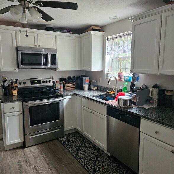 Building Photo - 137B Highrock Rd