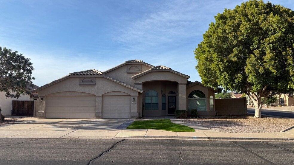 Building Photo - 9928 E Posada Ave