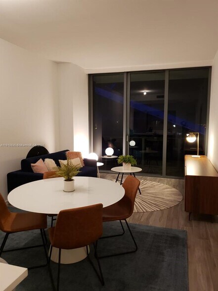 Building Photo - 801 S Miami Ave