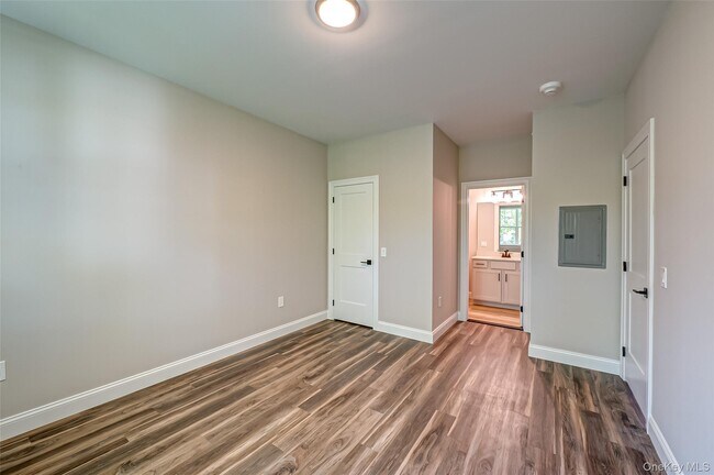 Building Photo - 1 Conklin St