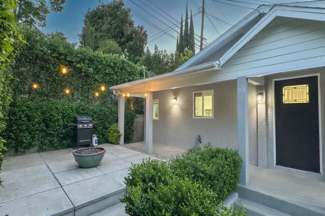 Building Photo - 2749 Griffith Park Blvd