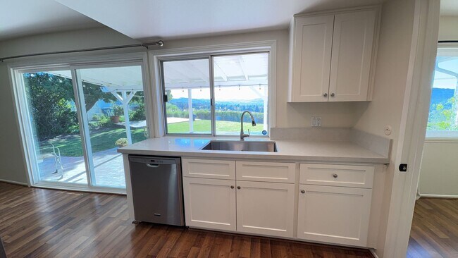 Building Photo - Lovely Thousand Oaks Rental with Expansive Yard and Mountain Views