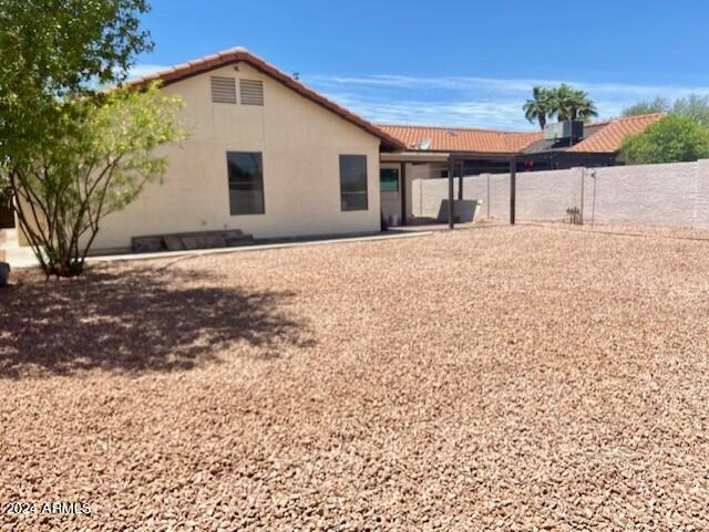 Building Photo - 1543 N La Rosa Dr