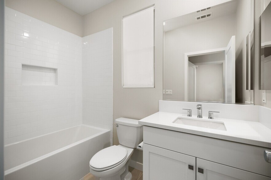 Full bath at 2nd floor - 590 Catalonia