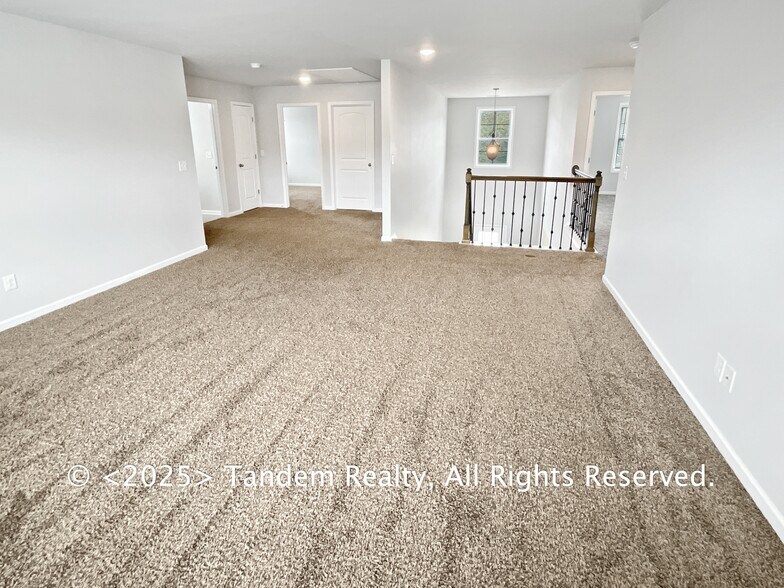 Building Photo - 8020 Forest Hills Dr