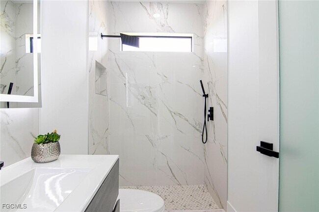 Building Photo - 829 NW 29th Ave