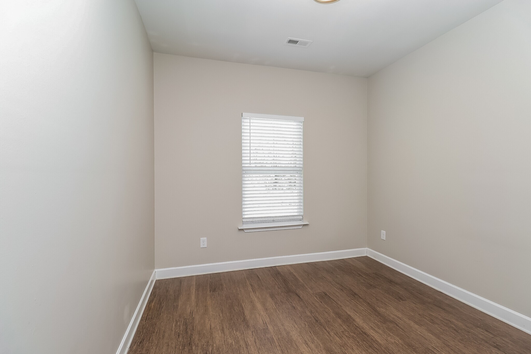 Building Photo - 1020 N Oakwood St