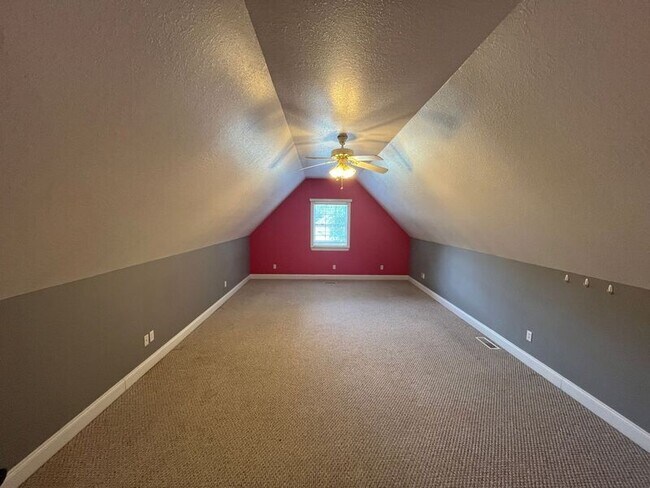 Building Photo - 607 Castle Dr